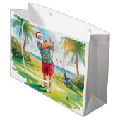 Golf Santa Claus is golfing by the beach Große Geschenktüte (Vorderseite Schrägansicht)