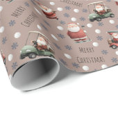 Golf Santa on Light Beaver Brown Geschenkpapier (Rolleneckpunkt)