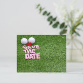 Golf Save the Date mit Golfball und Herz Einladungspostkarte (Stehend Vorderseite)
