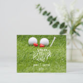 Golf Save the Date mit Golfball und Tee auf Grün Postkarte (Stehend Vorderseite)