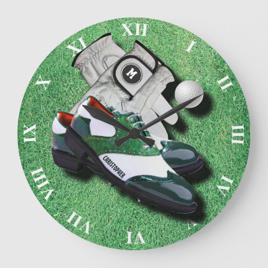 Golf Shoes Ball And Gloves On Green With Your Name Große Wanduhr (Vorderseite)