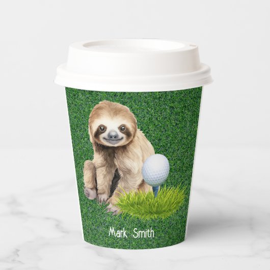 Golf Sloth Golfer auf grünem Gras Pappbecher (Vorderseite)