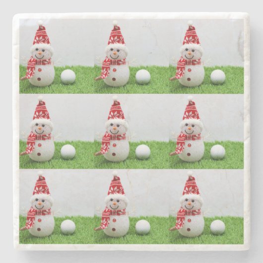 Golf Snow Man mit Golfball auf grüne Weihnachten Steinuntersetzer (Vorderseite)