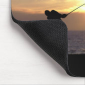 Golf spielen bei Sonnenuntergang Mousepad (Ecke)