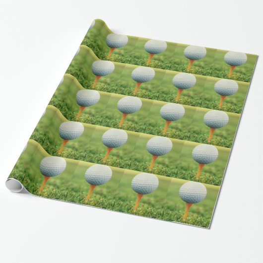 Golf spielen - Golf-Ball auf dem T-Shirt Geschenkpapier (Ungerollt)