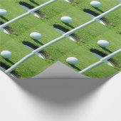 Golf spielen - Golfball durch das Loch Geschenkpapier (Ecke)