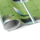 Golf spielen - Golfball durch das Loch Geschenkpapier (Rolleneckpunkt)