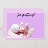 Golf spielen? Lady Golfer hält Golfball Einladung (Vorne/Hinten)