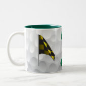 Golf spielende Tasse des Golfs (Links)