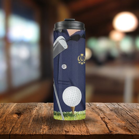 Golf-Sportgeräte für nahes Foto Thermosbecher