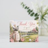 Golfbag auf Golfplatz mit Blumen  Postkarte (Stehend Vorderseite)
