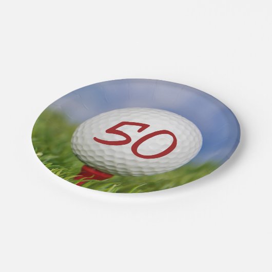 Golfball 50. Geburtstag Pappteller (Schrägansicht)