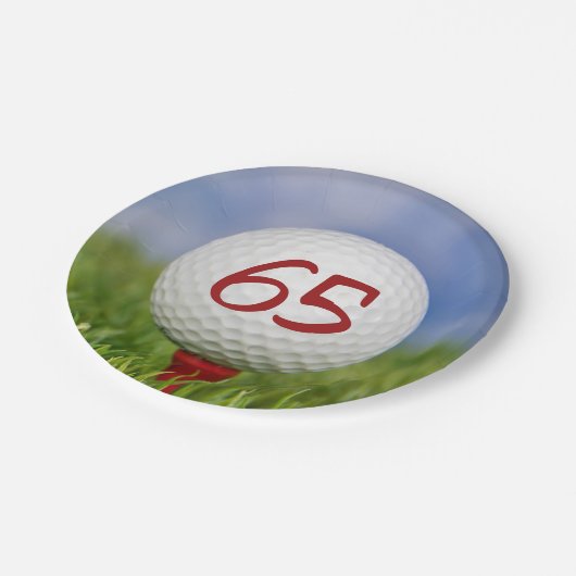 Golfball 65. Geburtstag Pappteller (Schrägansicht)