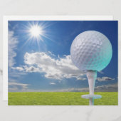 Golfball auf Abschlag mit Gras (Vorne/Hinten)