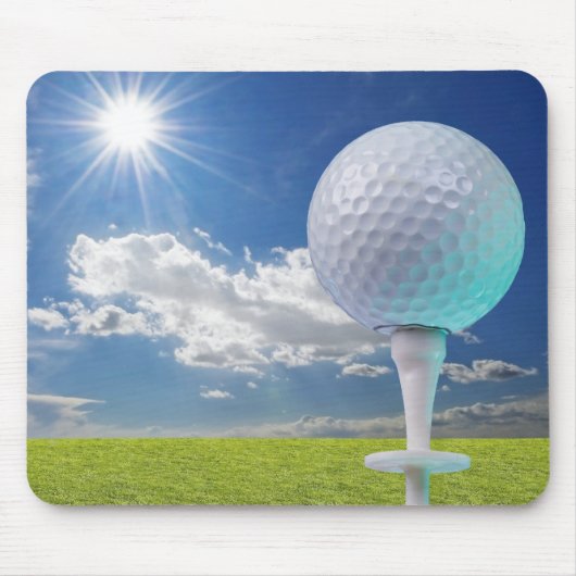 Golfball auf einem T-Stück mit Gras Mousepad (Vorne)
