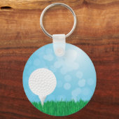 Golfball auf Gras Schlüsselanhänger (Vorderseite)