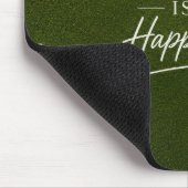 Golfball auf grünem Golfplatz Mousepad (Ecke)