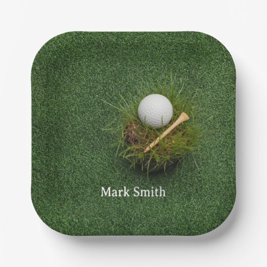 Golfball auf grünem Gras für Golfer Pappteller (Vorderseite)