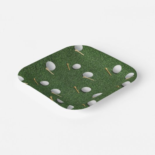 Golfball auf grünem Gras für Golfer Party Pappteller (Gewinkelt)