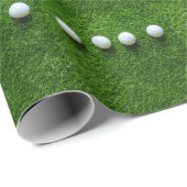 Golfball auf grünem Gras Geschenkpapier (Rolleneckpunkt)