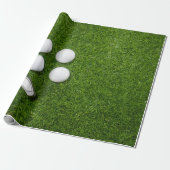 Golfball auf grünem Gras  Geschenkpapier (Ungerollt)