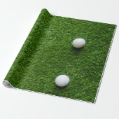 Golfball auf grünem Gras Geschenkpapier (Ungerollt)