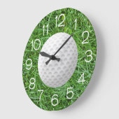 Golfball auf grünem Gras Große Wanduhr (Winkel)