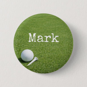 Golfball auf grünem Gras mit Ihrem Namen Button