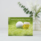 Golfball auf grünem Gras zum GolferGeburtstag Postkarte (Stehend Vorderseite)