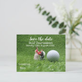 Golfball auf grüner Save the Date golfer Hochzeit Ankündigungspostkarte (Stehend Vorderseite)