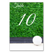 Golfball auf grüner Tischnummer (Vorderseite)