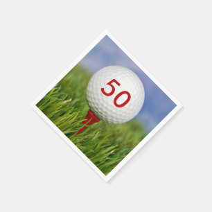 Golfball auf rotem T-Stück Serviette