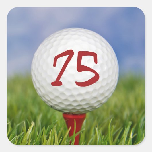 Golfball auf rotem Tee 75. Geburtstag Quadratischer Aufkleber (Vorderseite)