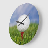 Golfball auf rotem Tee Große Wanduhr (Winkel)