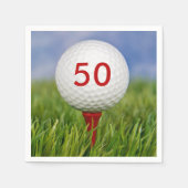 Golfball auf rotem Tee Serviette (Vorderseite)