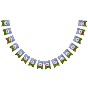 Golfball auf Tee im Gras zum 65. Geburtstag Wimpelkette