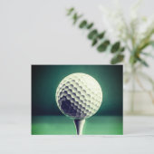Golfball auf Tee Postkarte (Stehend Vorderseite)