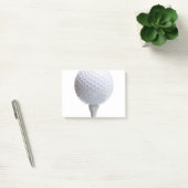 Golfball auf weißer post-it klebezettel (Büro)