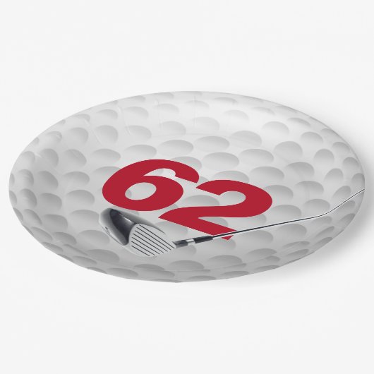 Golfball-Design 62. Geburtstag Pappteller (Schrägansicht)