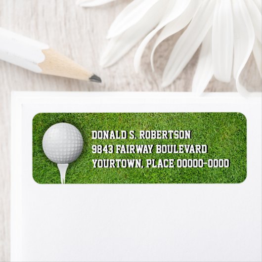 Golfball im Gras (Insitu)