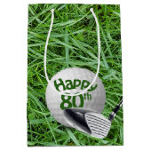 Golfball im Gras 80. Geburtstag Mittlere Geschenkt Geschenktüte (Vorderseite)