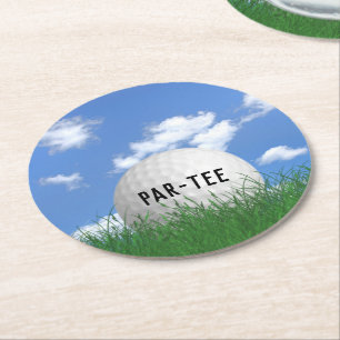 Golfball im Gras Runder Pappuntersetzer