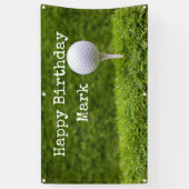 Golfball ist auf grünem Grasboden gespannt Banner (Vertikal)