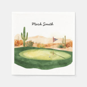 Golfball liegt auf dem Putting Green mit Ihrem Nam Serviette