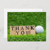 Golfball mit Dankeschön Wort auf grünem Gras Postkarte (Vorne/Hinten)