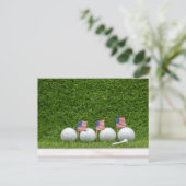 Golfball mit der Flagge Amerikas auf grün Postkarte (Stehend Vorderseite)