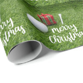 Golfball mit Geschenken auf Grün für Golfer Weihna Geschenkpapier (Rolleneckpunkt)