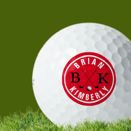 Golfball mit golferfarbenem Namen und Initialen