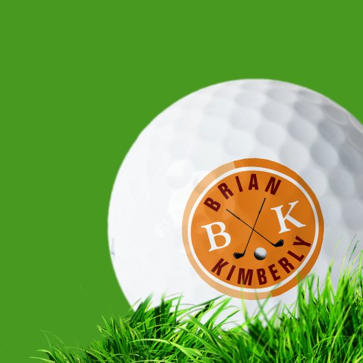 Golfball mit Golfernamen und orangefarbenen Initia