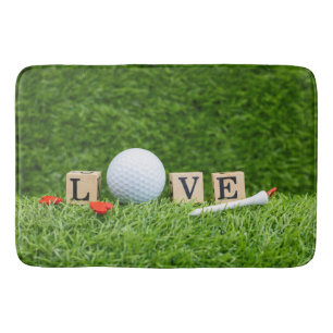 Golfball mit LIEBE Wort und Abschlag auf grünes G Badematte